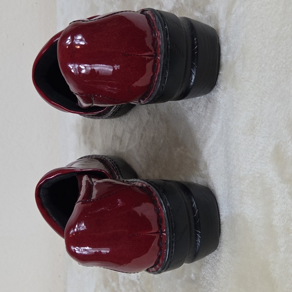 BOC Born Concepts Red Patent Clogs - Picture 5 of 10